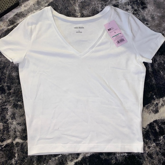 NWT - Red and White Cropped Shirts - Picture 2 of 3